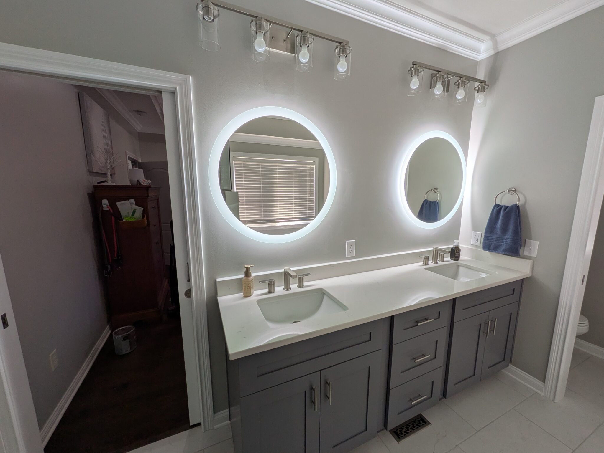 Classy Vanities with light up vanity mirrors